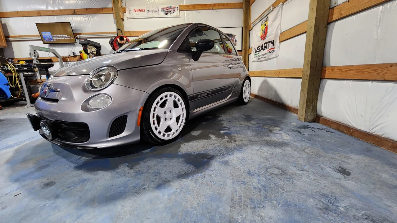 2018 Fiat Abarth 500 - Image 2 of 31