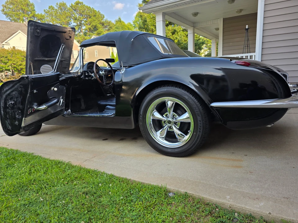 Chevrolet Corvette C1 - Image 25 of 31