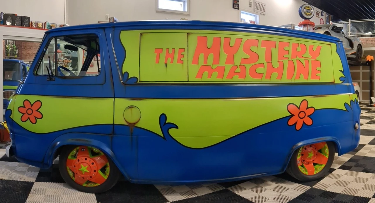 Ford Econoline Van - Image 7 of 31
