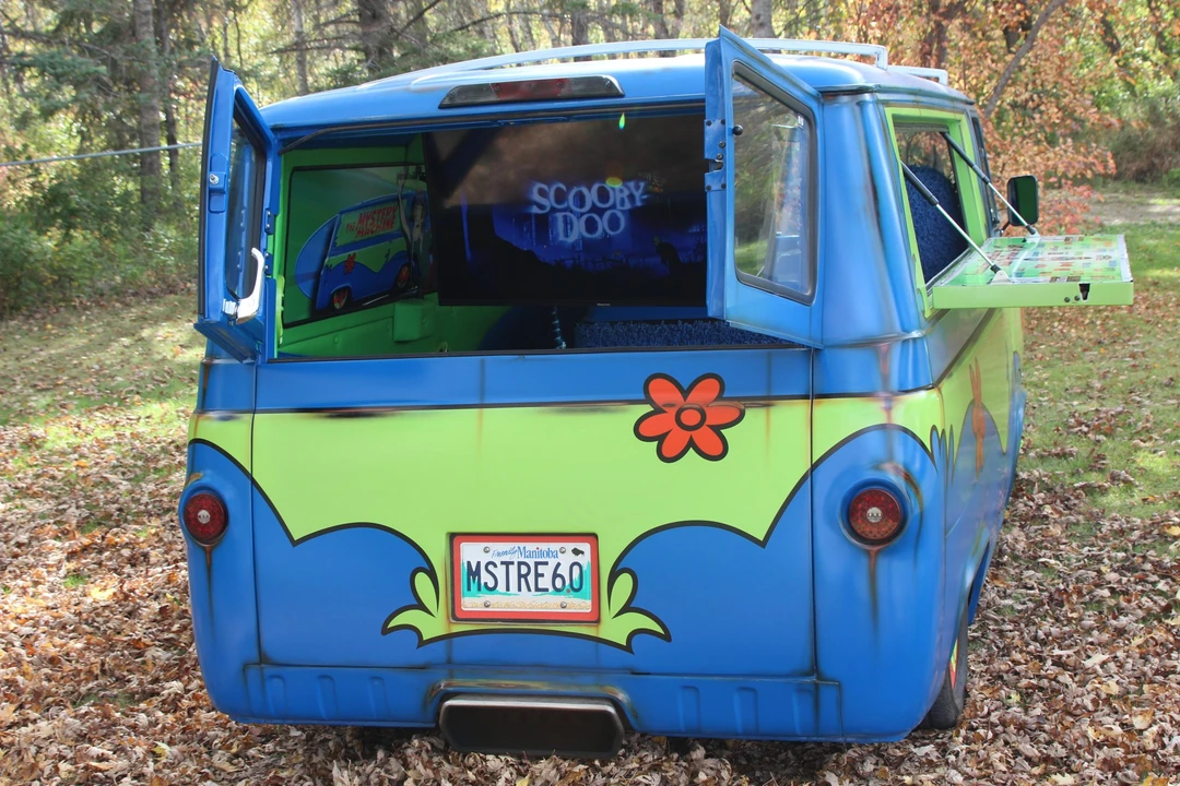 Ford Econoline Van - Image 10 of 31