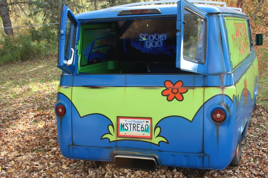 Ford Econoline Van - Image 11 of 31