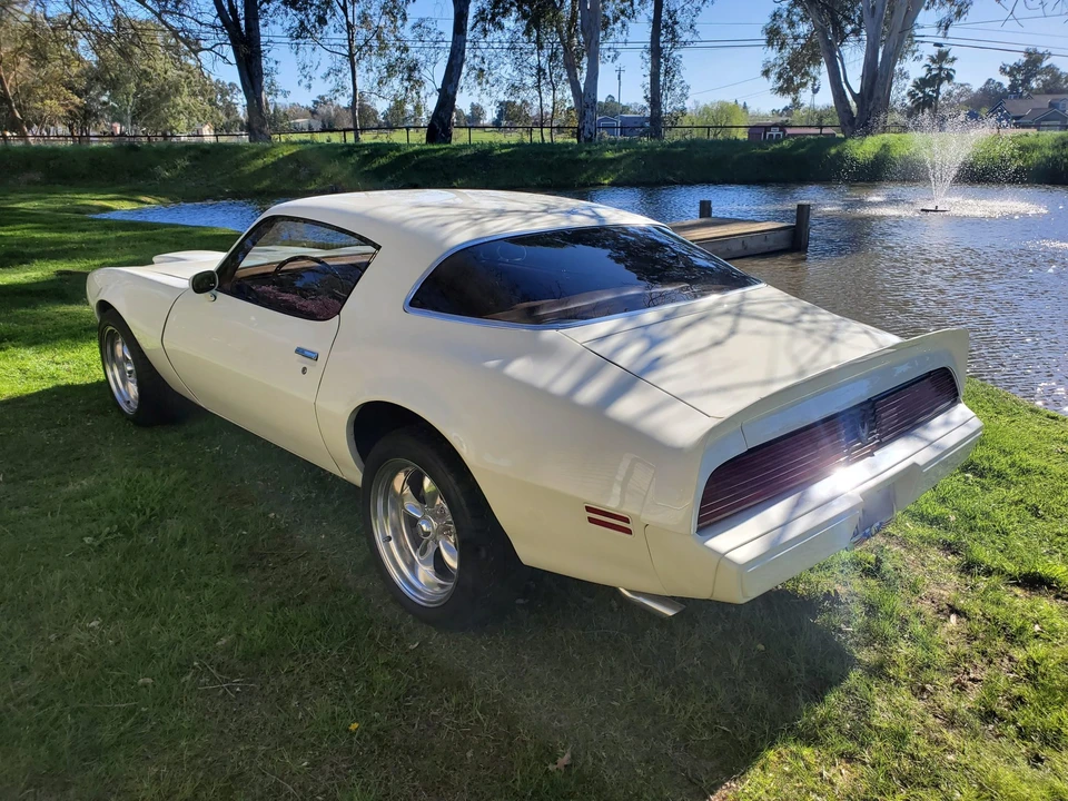Pontiac Firebird 2nd Gen - Image 27 of 31