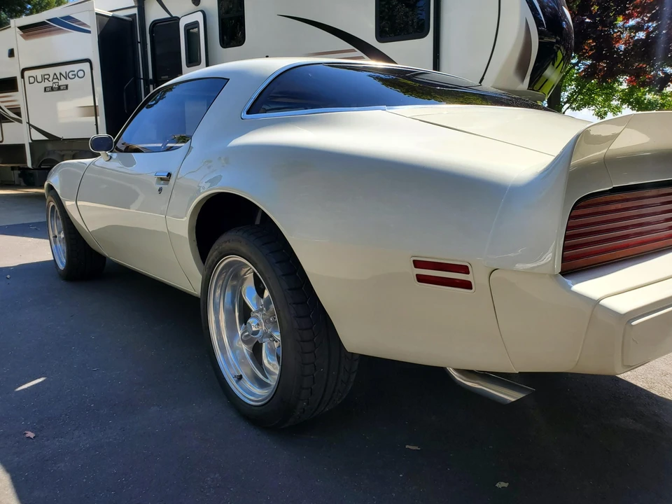 Pontiac Firebird 2nd Gen - Image 30 of 31