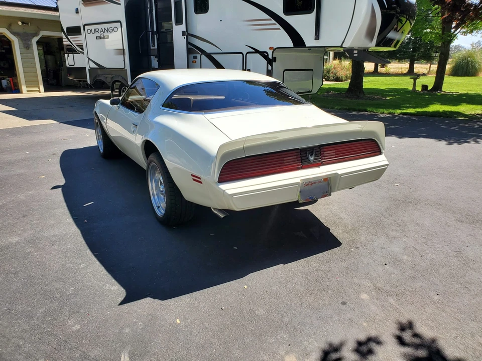 Pontiac Firebird 2nd Gen - Image 15 of 31
