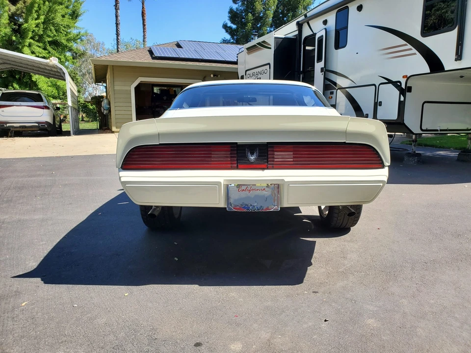 Pontiac Firebird 2nd Gen - Image 17 of 31