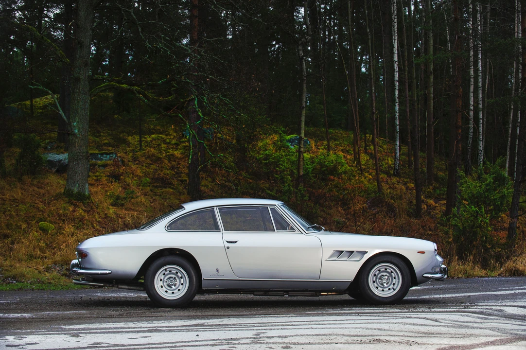 Ferrari 330 GT 2+2 - Image 5 of 24