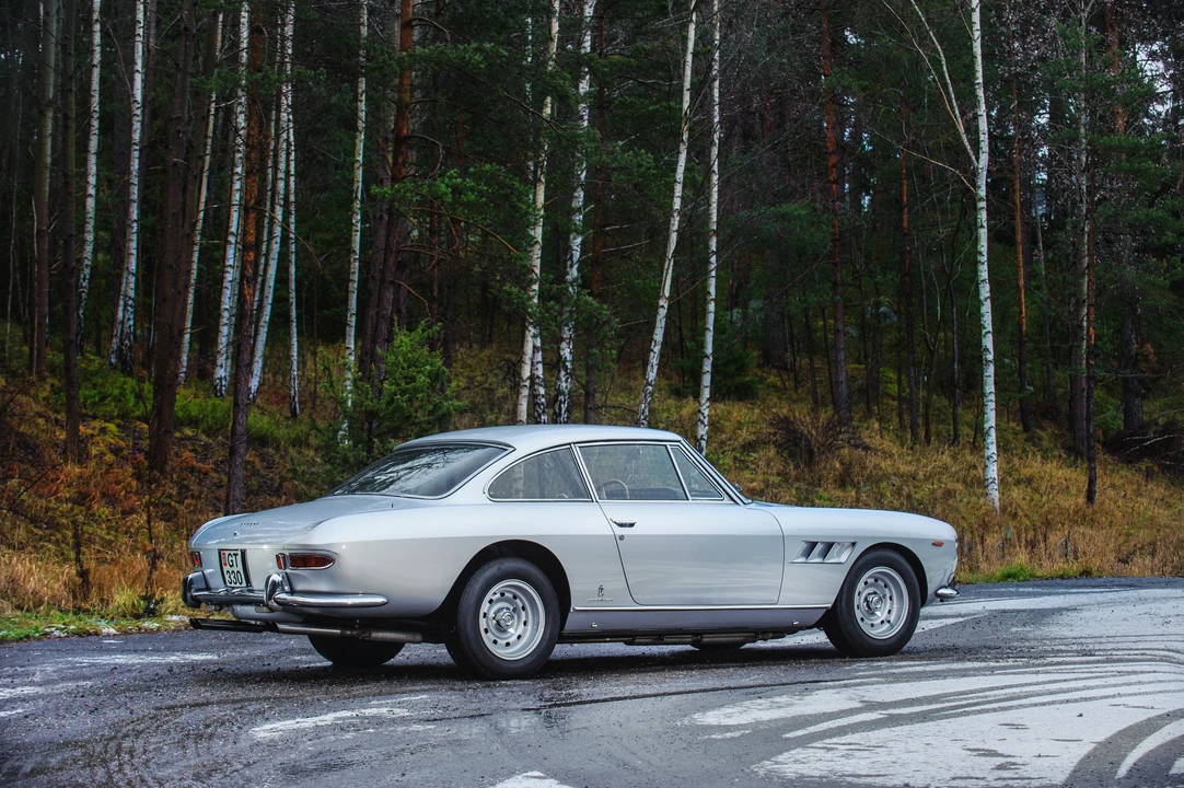 Ferrari 330 GT 2+2 - Image 6 of 24