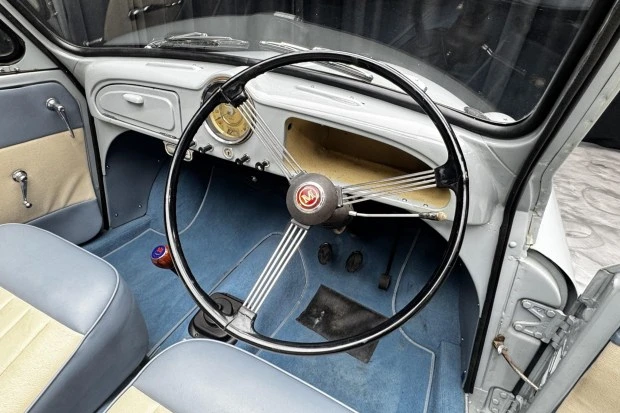 Morris Minor - Image 5 of 9