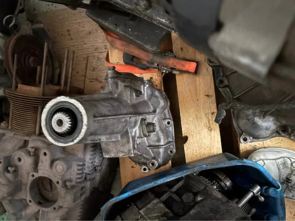 Parts & Memorabilia Engines - Image 5 of 5