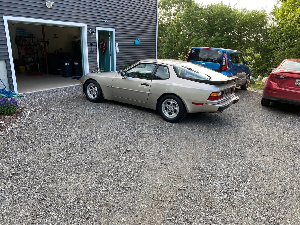 1986 Porsche 944 - Image 6 of 11