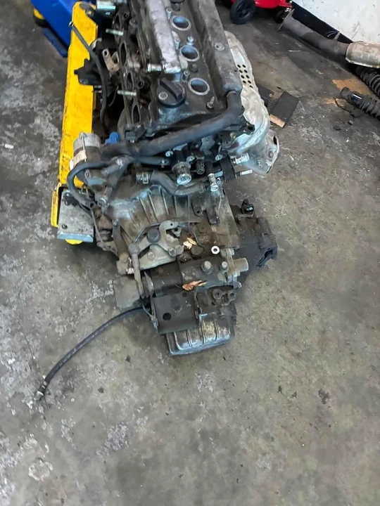 2001 Parts & Memorabilia Gearboxes - Image 2 of 3