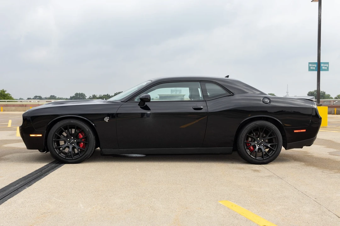 2015 Dodge Challenger SRT Hellcat 3rd Gen - Image 9 of 31