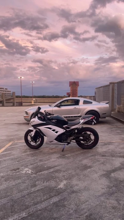 2014 Kawasaki Ninja - Image 2 of 5
