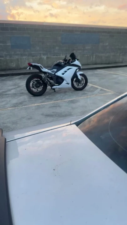 2014 Kawasaki Ninja - Image 3 of 5