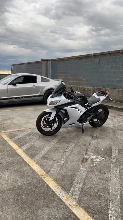 2014 Kawasaki Ninja - Image 4 of 5