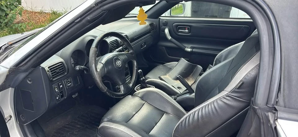 Toyota MR2 Spyder/MR-S - Image 5 of 5
