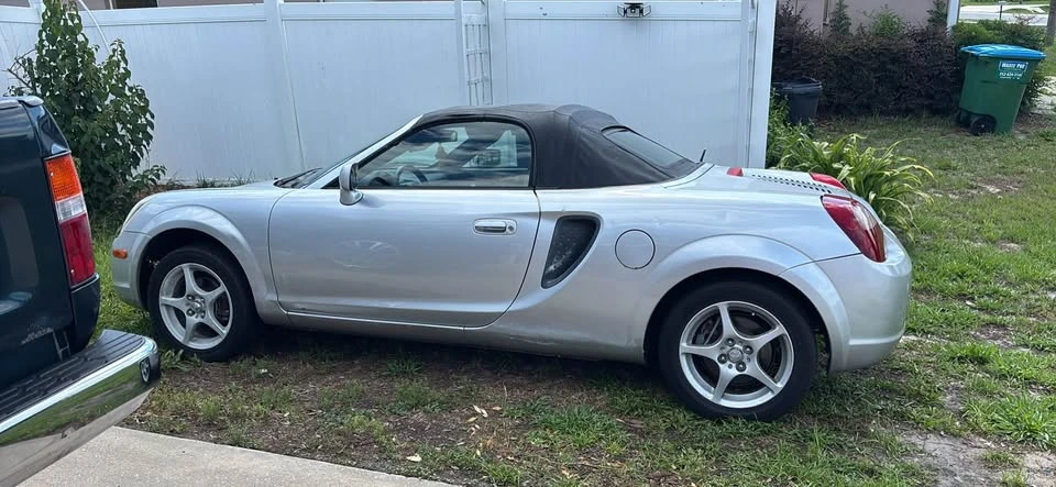 Toyota MR2 Spyder/MR-S - Image 4 of 5