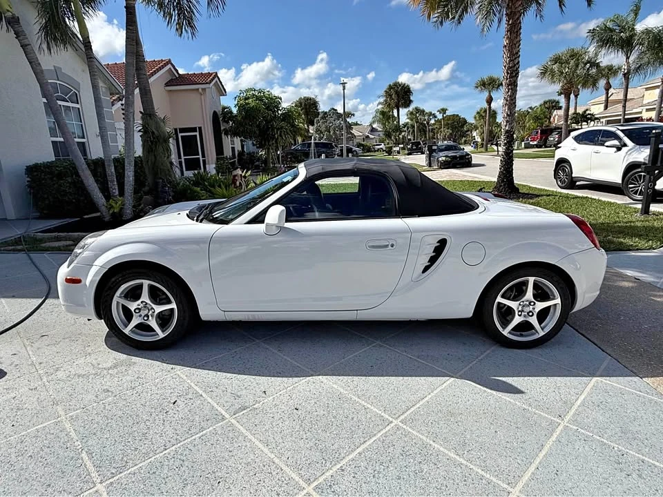 2003 Toyota MR2 Spyder/MR-S - Image 2 of 11