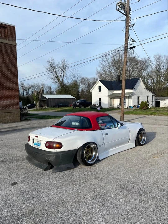 Mazda NA MX-5 Miata - Image 2 of 10