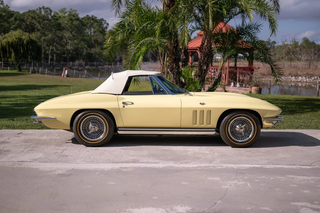 1965 Chevrolet Corvette C2 - Image 19 of 31