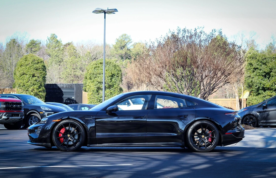 2022 Porsche Taycan GTS - Image 5 of 15