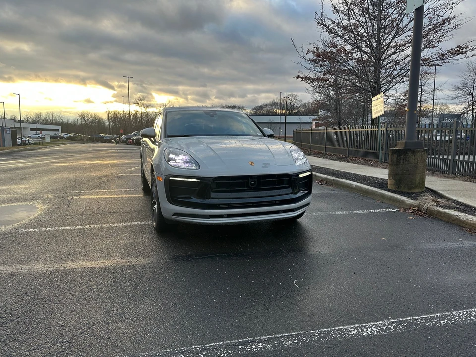 2023 Porsche Macan T - Image 3 of 9