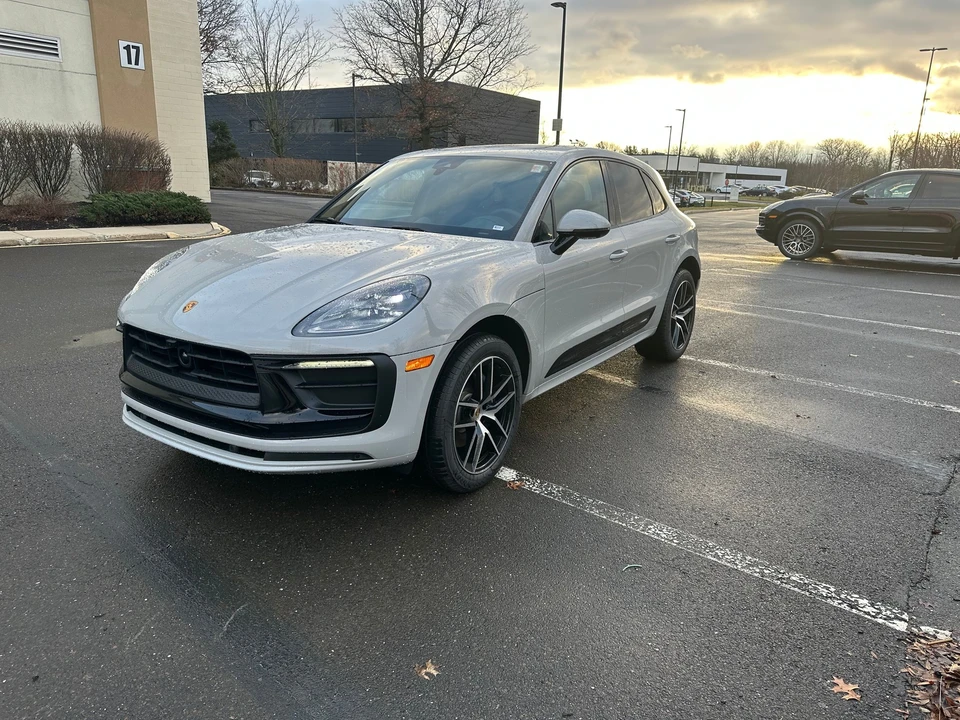 2023 Porsche Macan T - Image 4 of 9