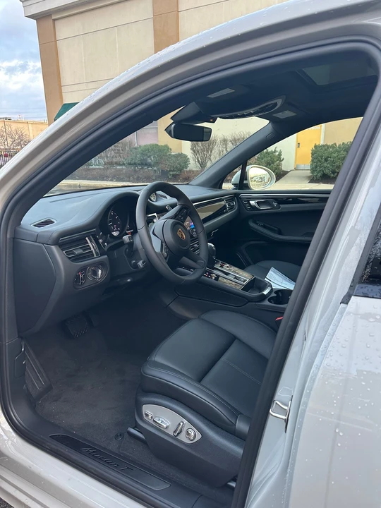 2023 Porsche Macan T - Image 6 of 9