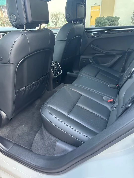 2023 Porsche Macan T - Image 5 of 9
