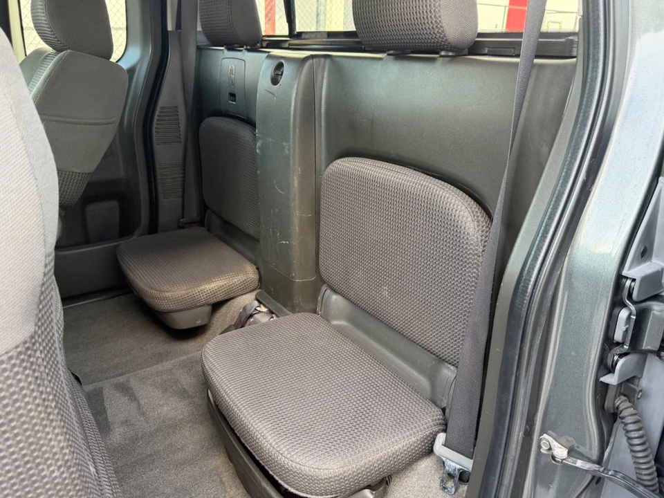 2006 Nissan Frontier 2nd Gen - Image 10 of 24