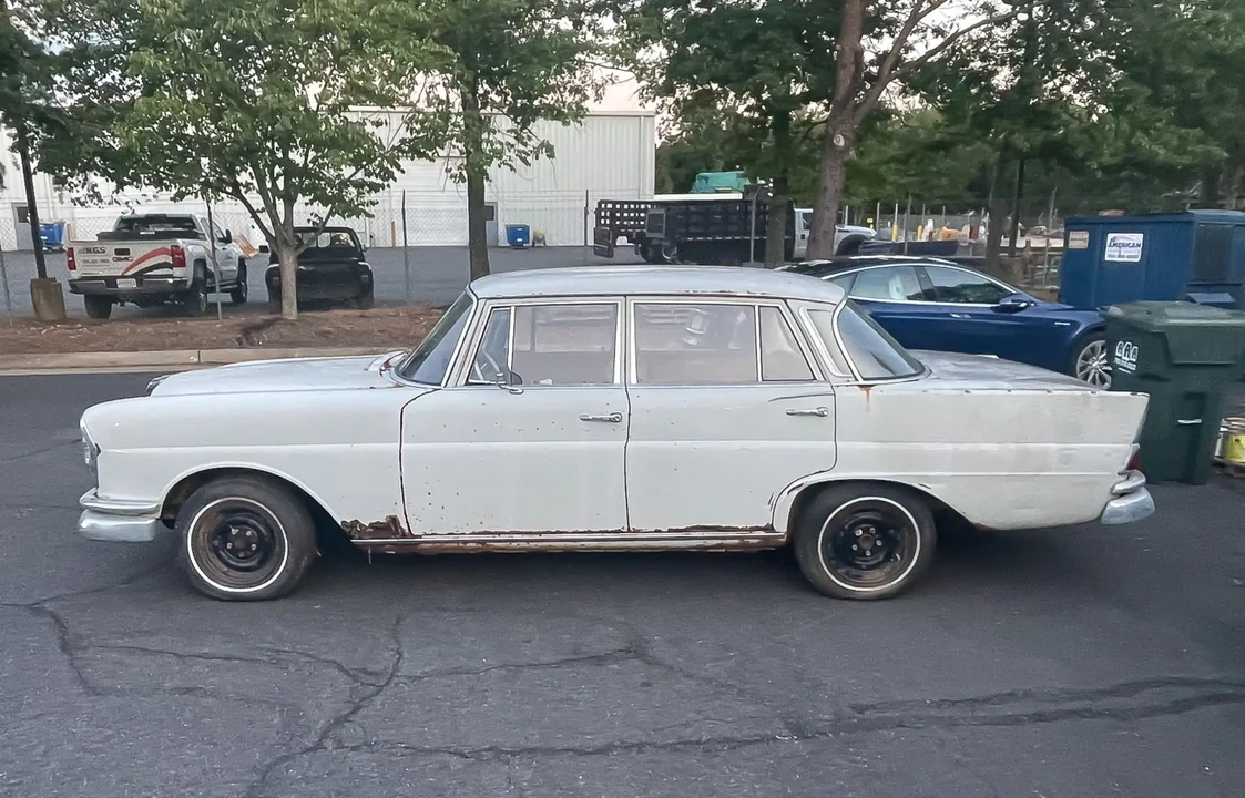 1965 Mercedes-Benz W111 Sedan - Image 4 of 6
