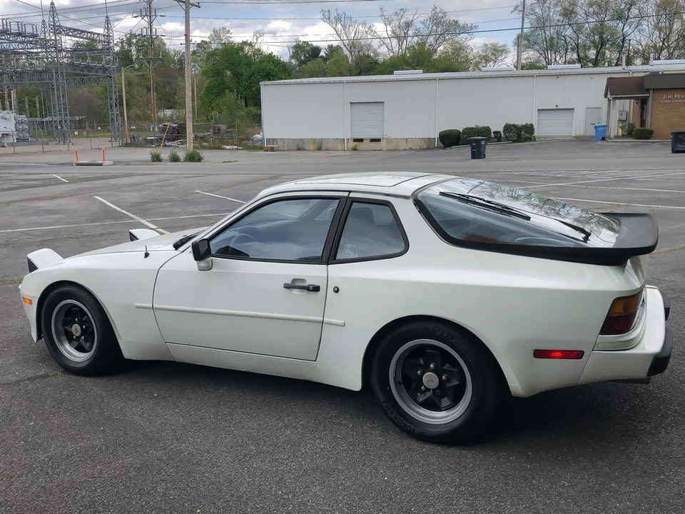 1985 Porsche 944 - Image 2 of 6