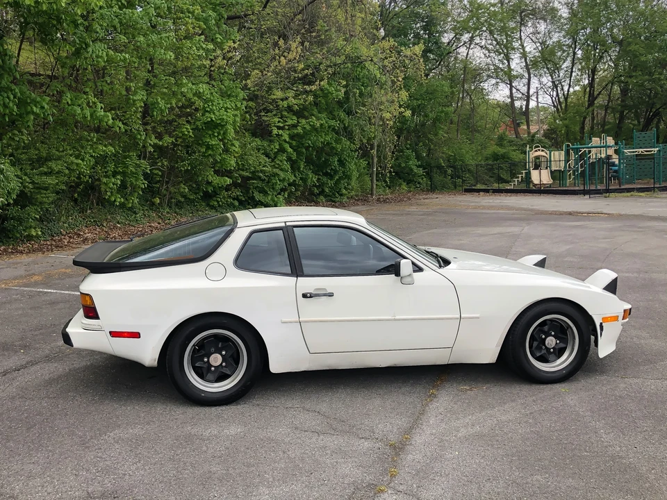 1985 Porsche 944 - Image 5 of 6