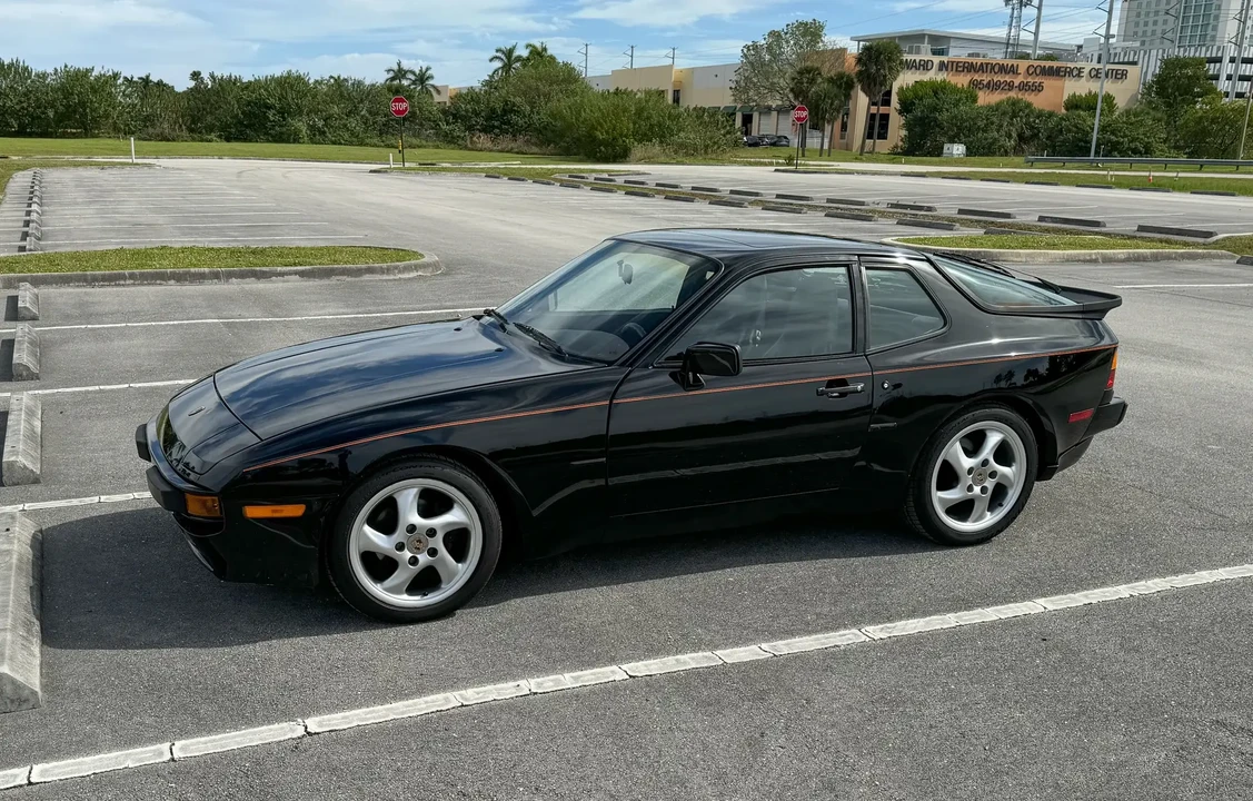 1987 Porsche 944 - Image 5 of 6
