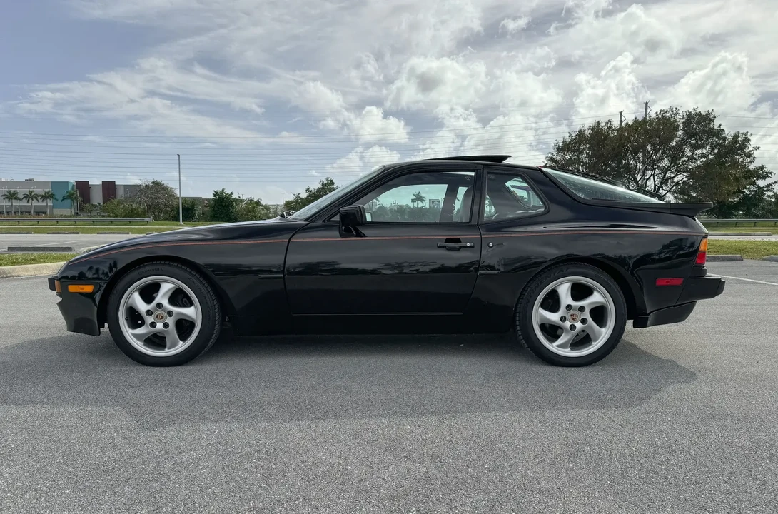 1987 Porsche 944 - Image 6 of 6