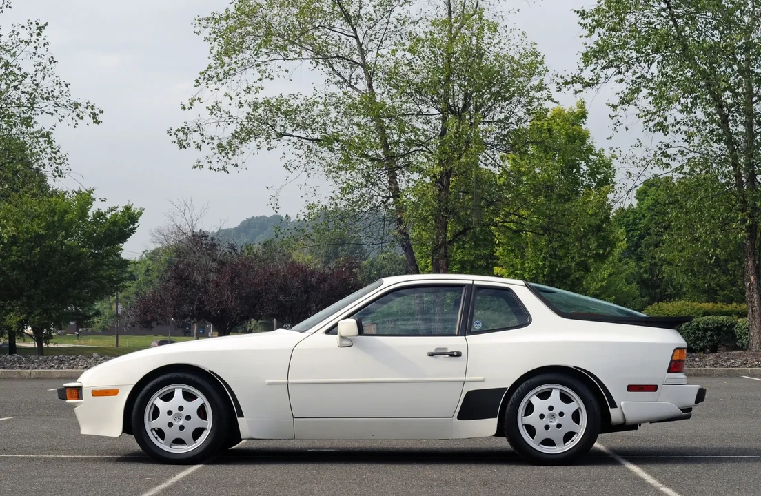 1987 Porsche 944 - Image 5 of 6