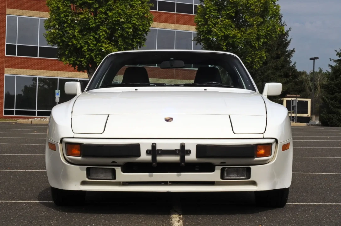 1987 Porsche 944 - Image 2 of 6