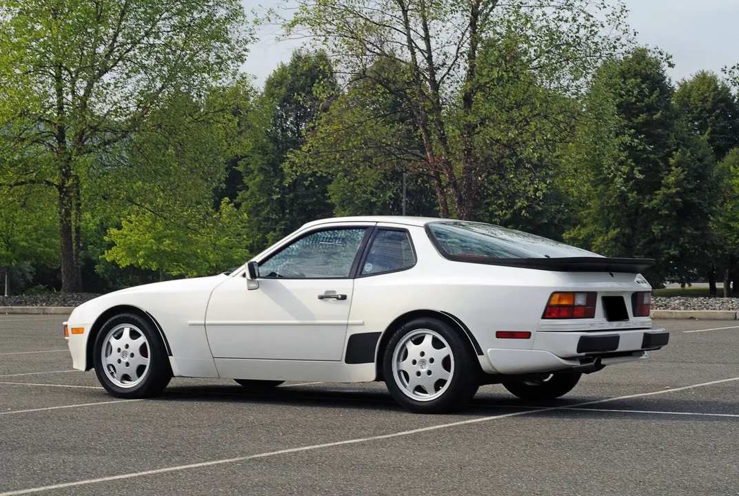 1987 Porsche 944 - Image 6 of 6