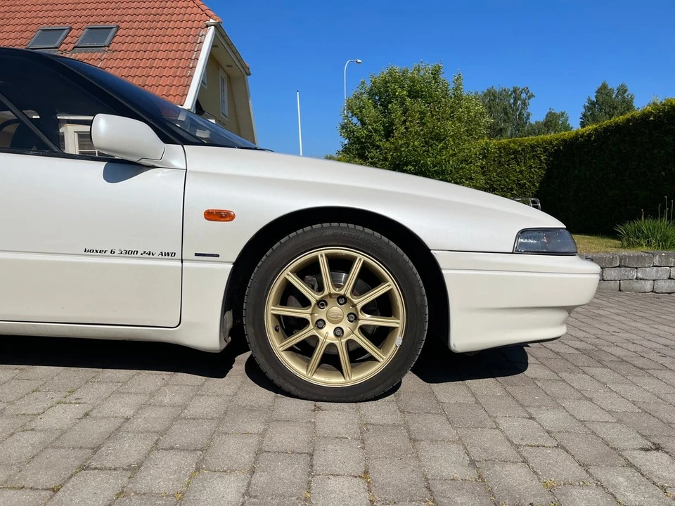 1993 Subaru SVX - Image 15 of 30