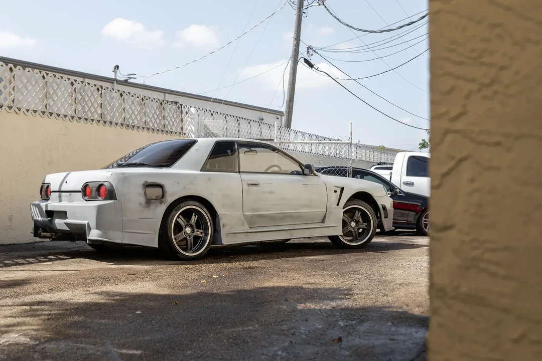 1994 Nissan R32 Skyline GT-R 8th Gen - Image 5 of 6