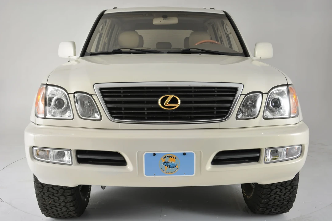 2000 Lexus LX 2nd Gen - Image 4 of 6