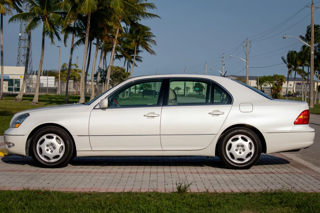 2001 Lexus LS 3rd Gen - Image 5 of 6