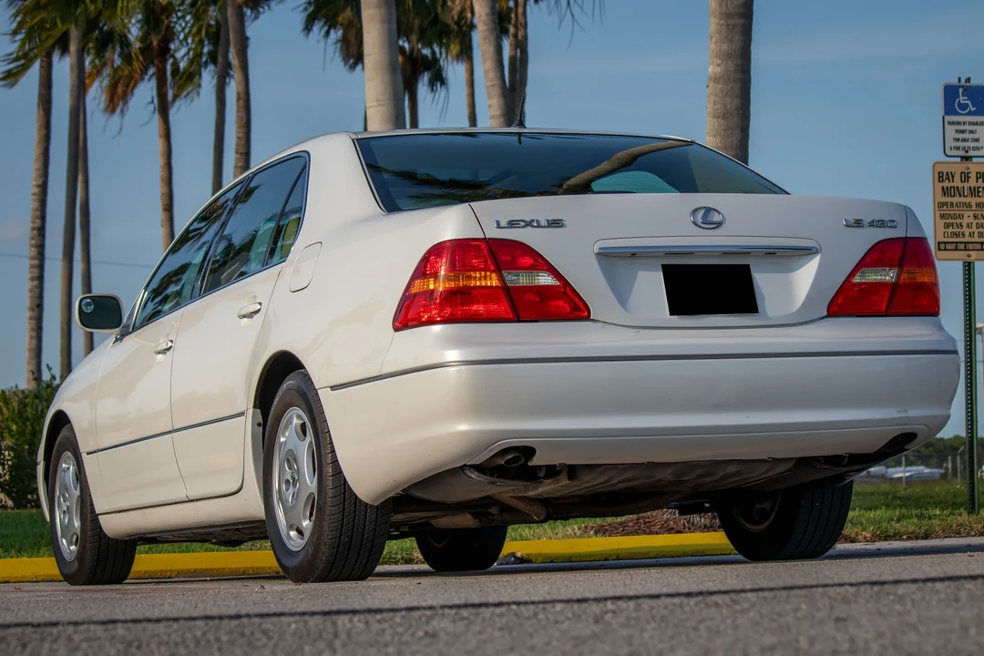 2001 Lexus LS 3rd Gen - Image 6 of 6