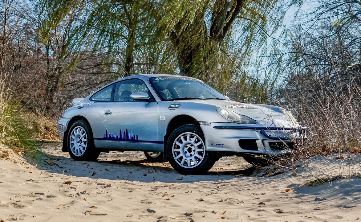 2001 Porsche 996 Carrera 4 - Image 2 of 6