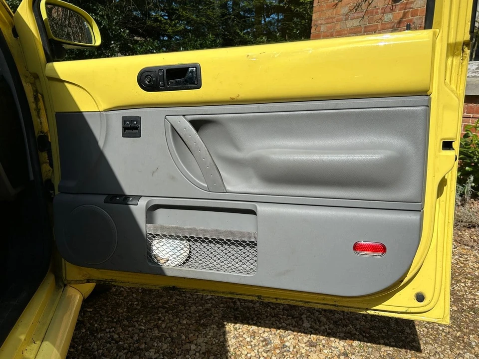 2001 Volkswagen New Beetle - Image 28 of 30