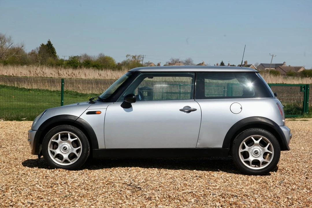 2003 Mini Mini 1st Gen - Image 13 of 30