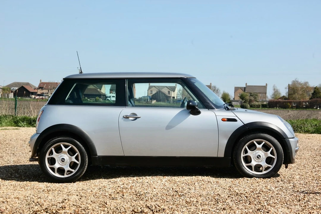 2003 Mini Mini 1st Gen - Image 12 of 30