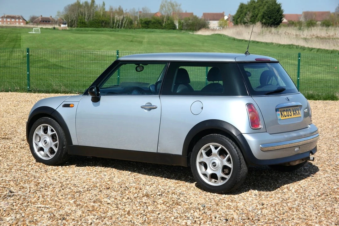 2003 Mini Mini 1st Gen - Image 17 of 30
