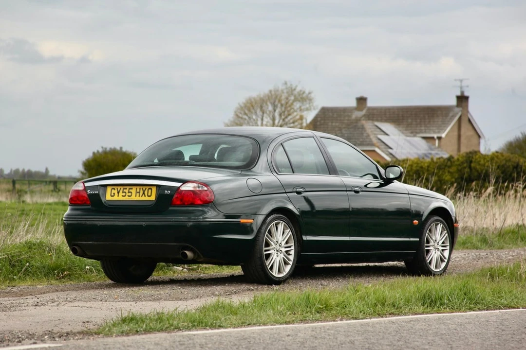 2005 Jaguar S-Type 2nd Gen - Image 13 of 30