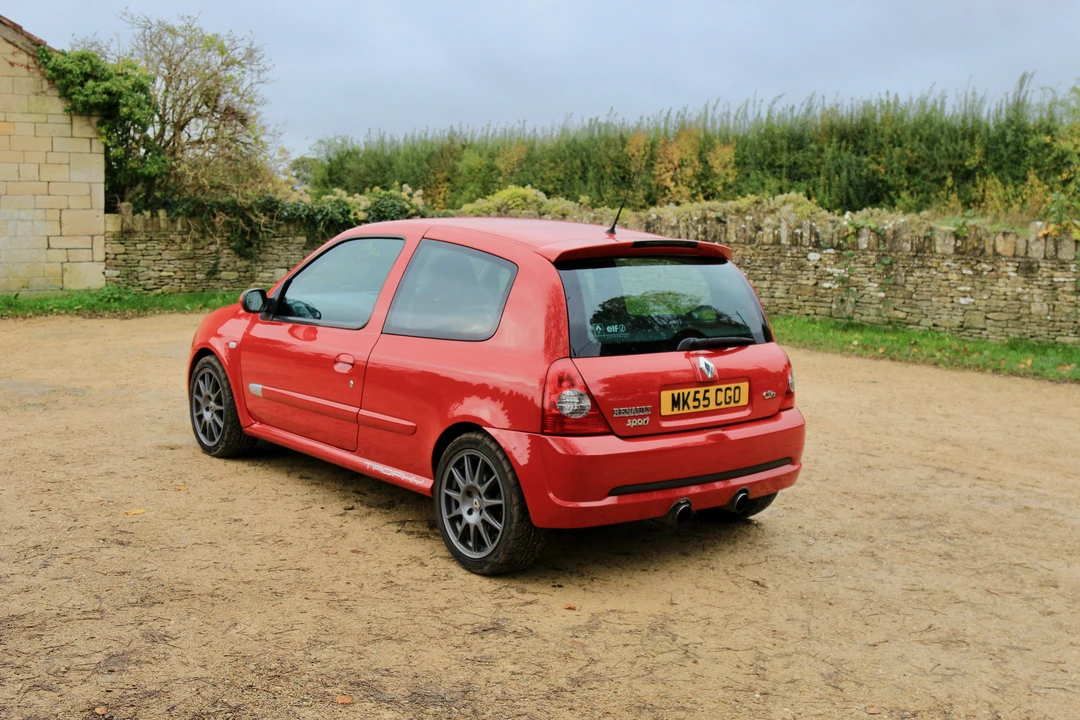 Renault Clio 2nd Gen - Image 30 of 31